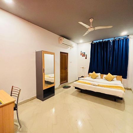 Hotel Aditya Palace Guwahati Bagian luar foto