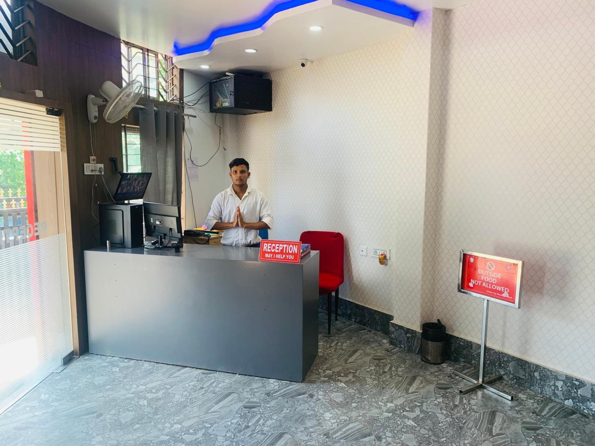 Hotel Aditya Palace Guwahati Bagian luar foto