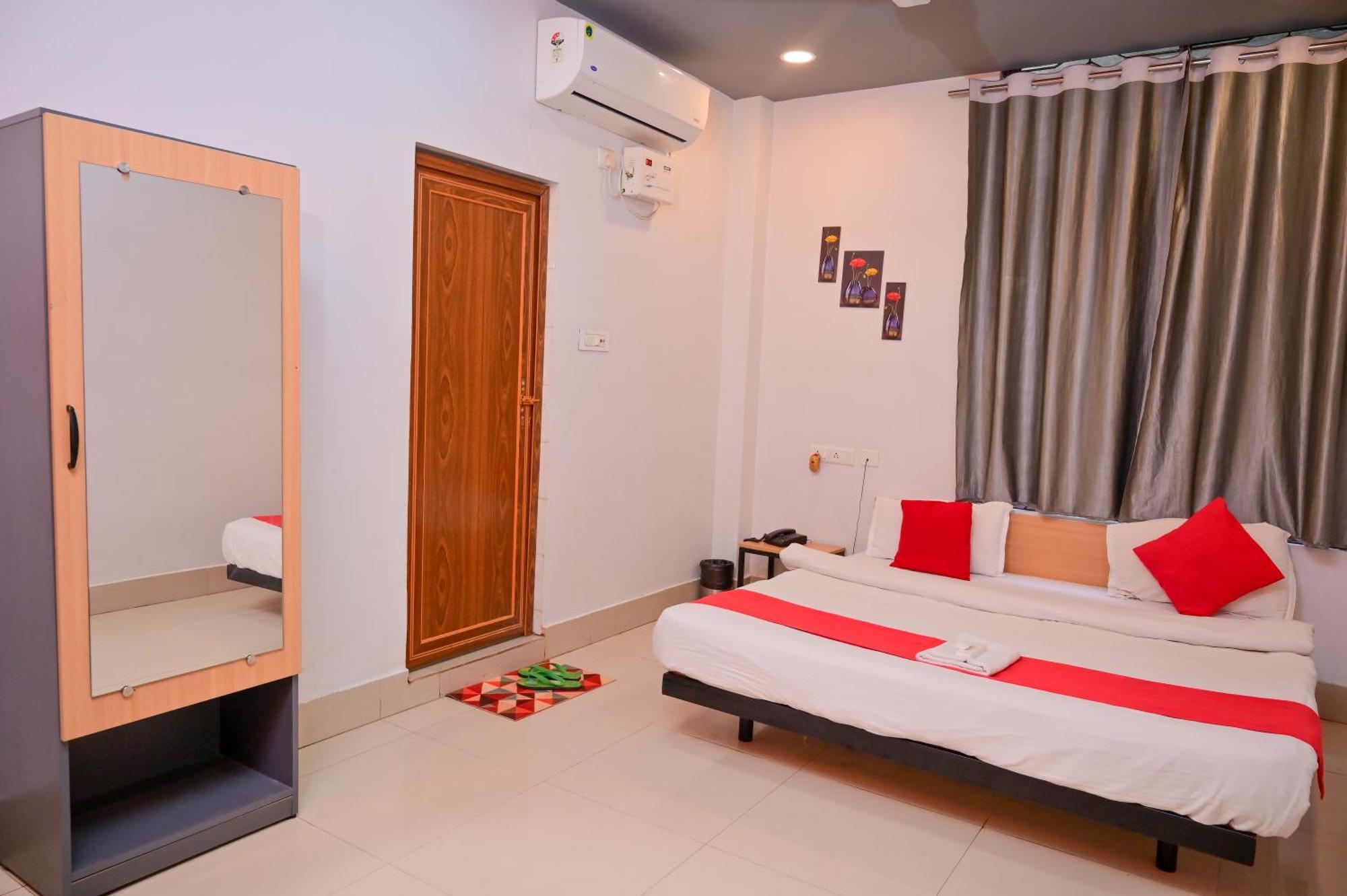 Hotel Aditya Palace Guwahati Bagian luar foto