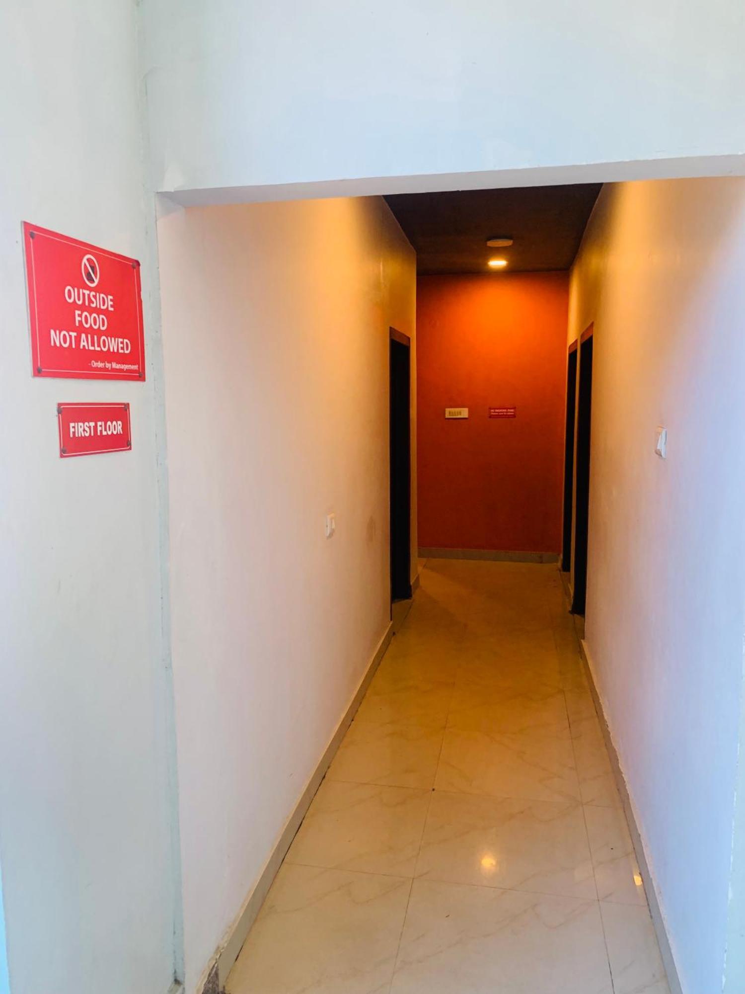 Hotel Aditya Palace Guwahati Bagian luar foto