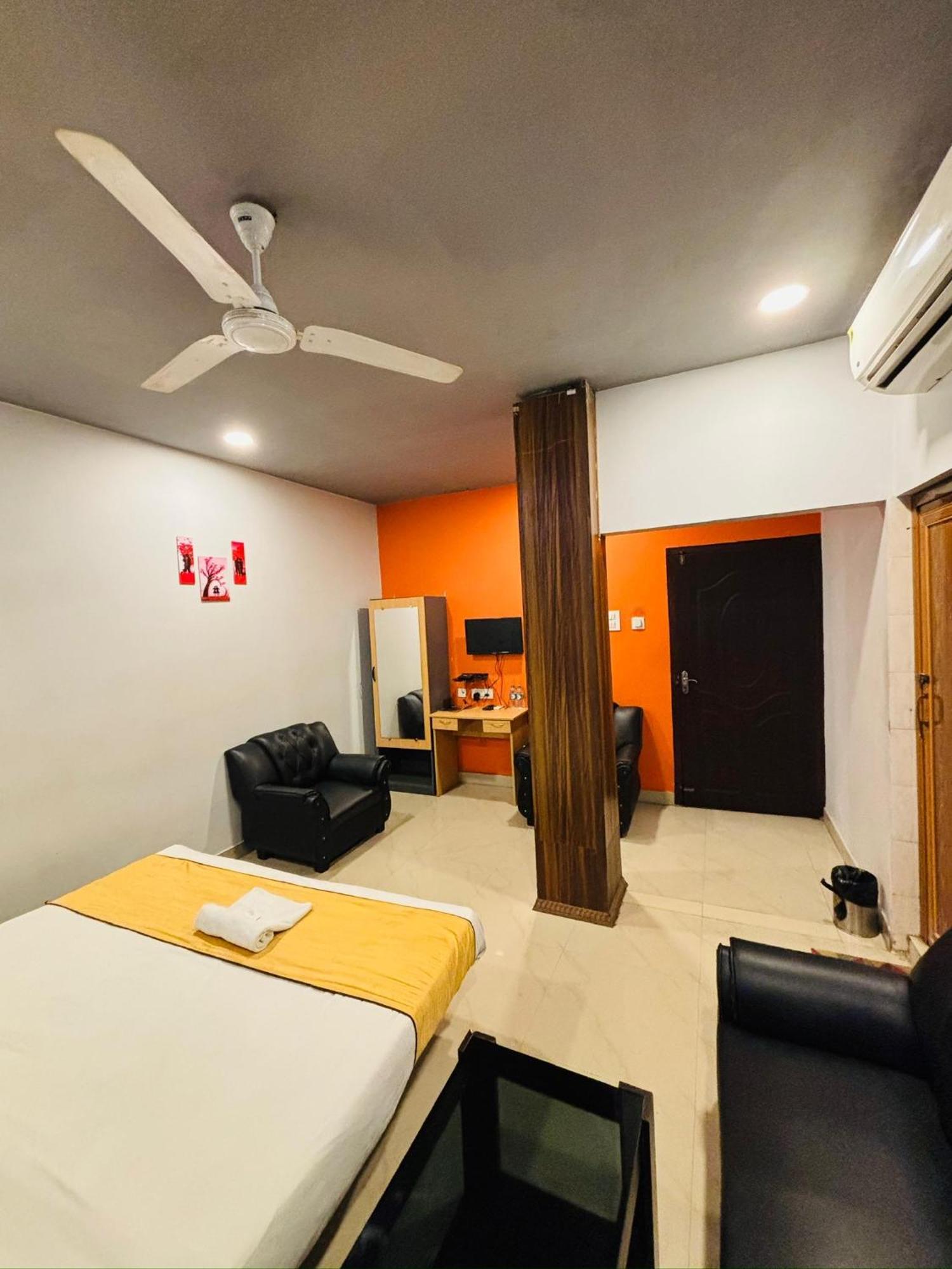 Hotel Aditya Palace Guwahati Bagian luar foto