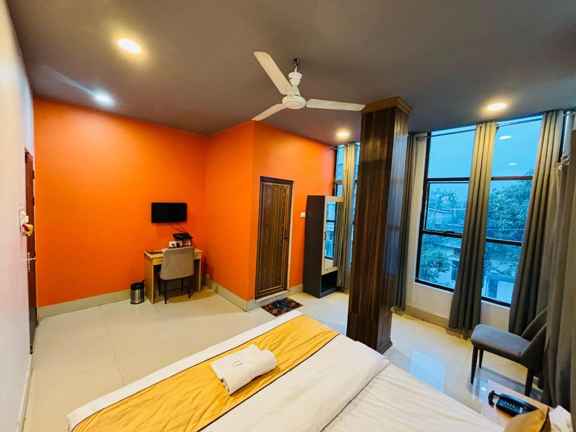 Hotel Aditya Palace Guwahati Bagian luar foto