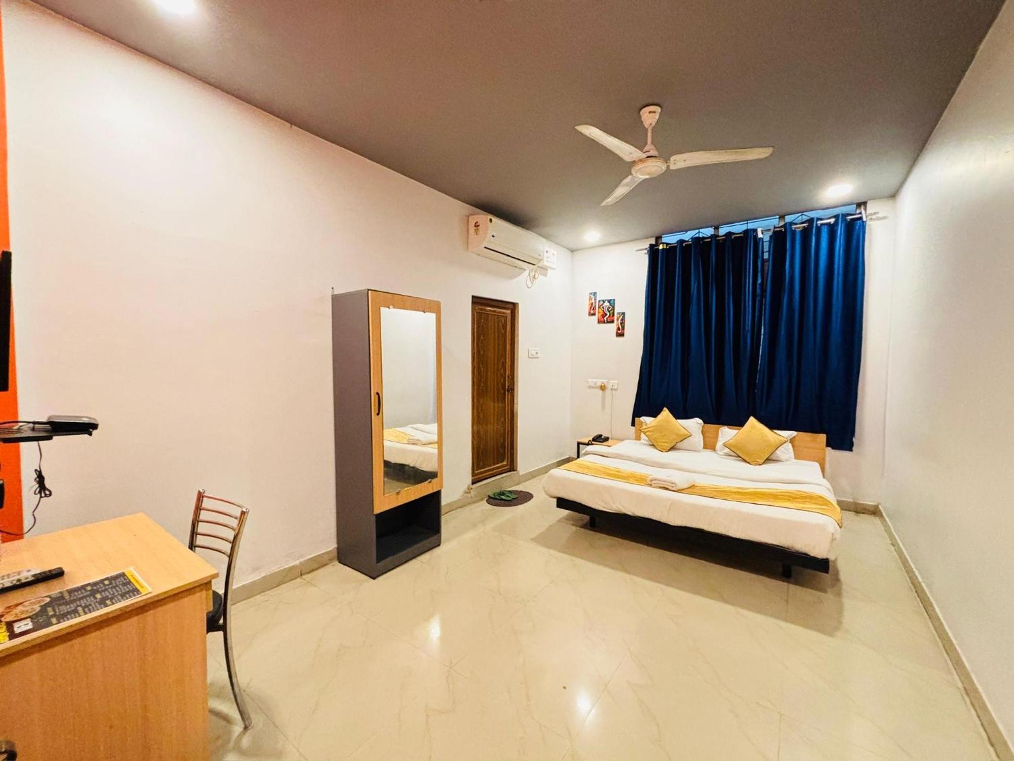 Hotel Aditya Palace Guwahati Bagian luar foto