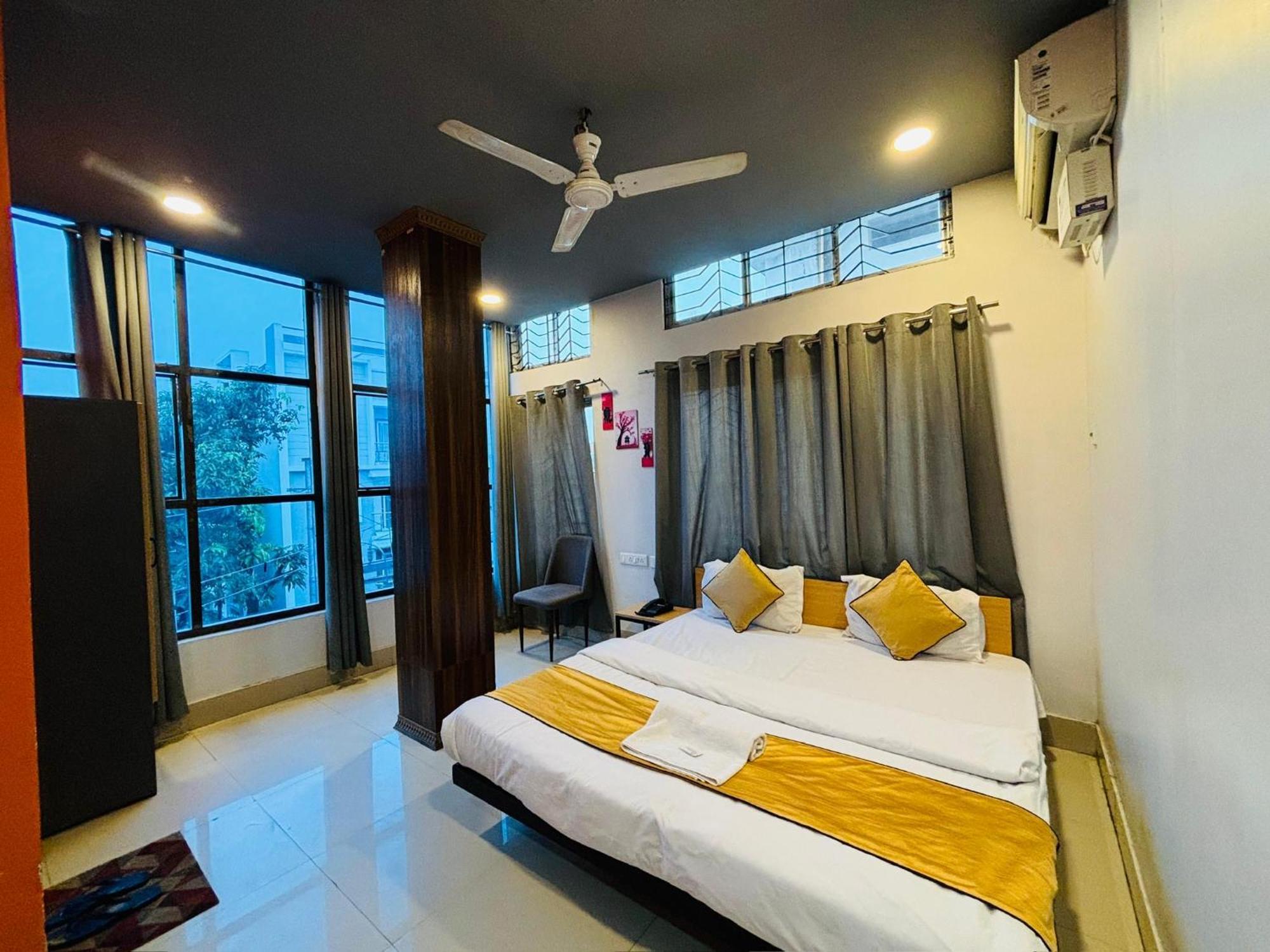 Hotel Aditya Palace Guwahati Bagian luar foto