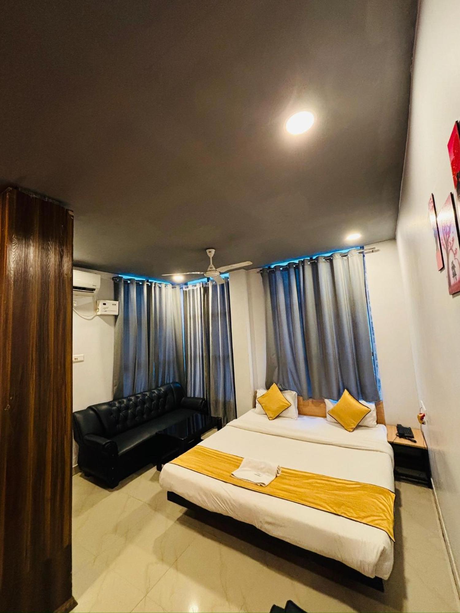 Hotel Aditya Palace Guwahati Bagian luar foto