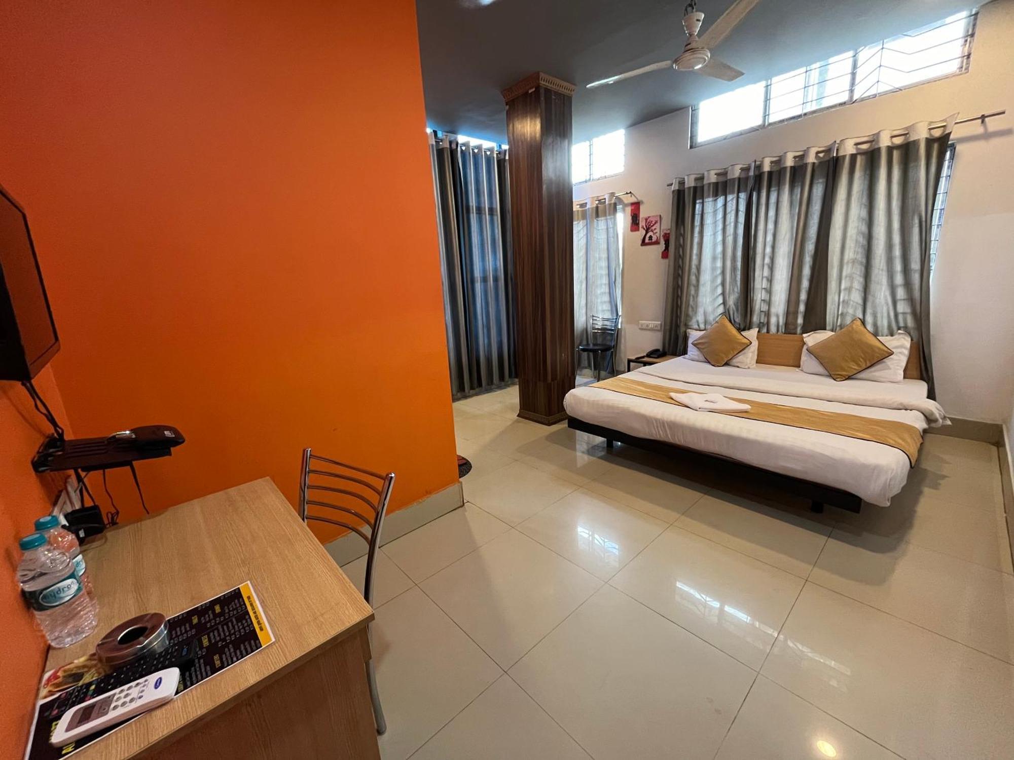 Hotel Aditya Palace Guwahati Bagian luar foto